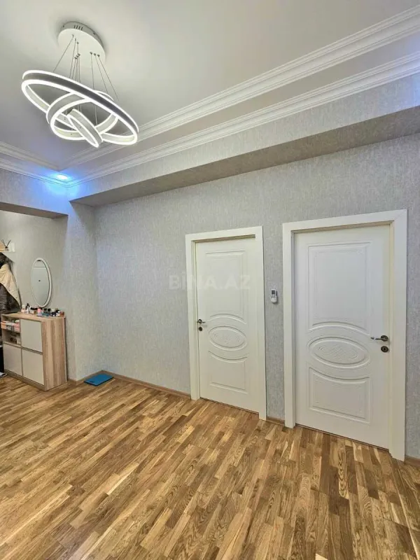 Satılır 3 otaqlı mənzil 110 m²