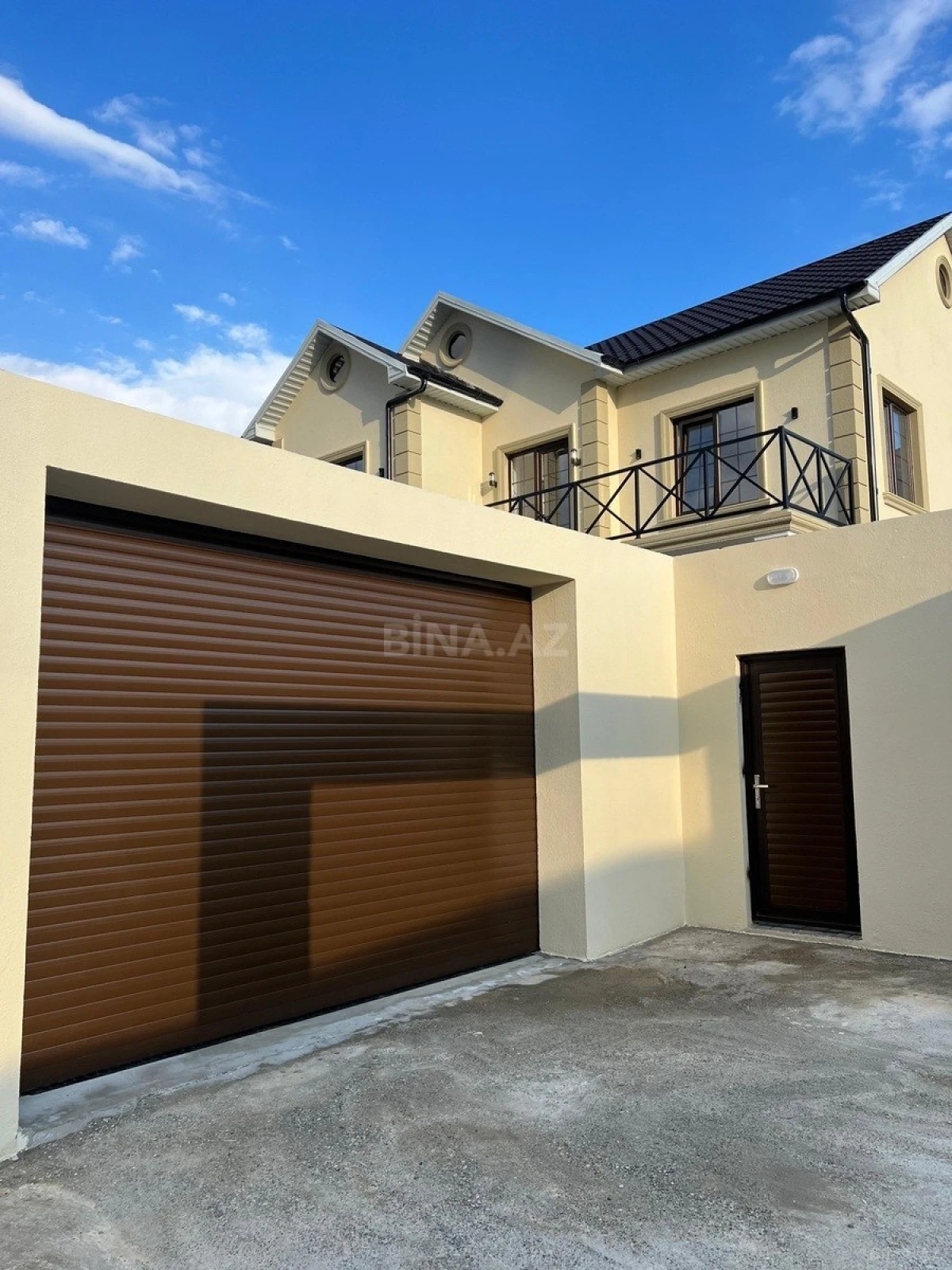 Satılır 5 otaqlı həyət evi 200 m²