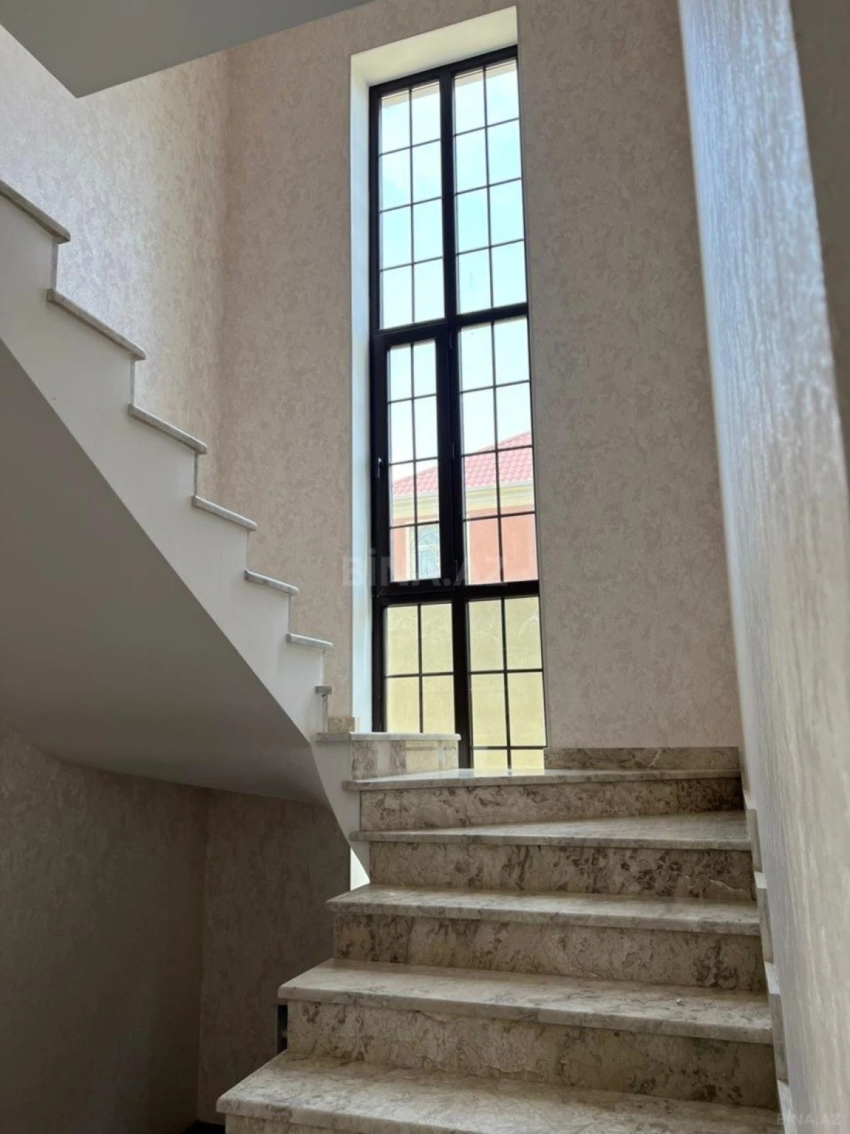 Satılır 5 otaqlı həyət evi 200 m²