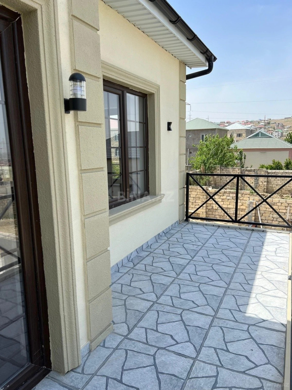 Satılır 5 otaqlı həyət evi 200 m²