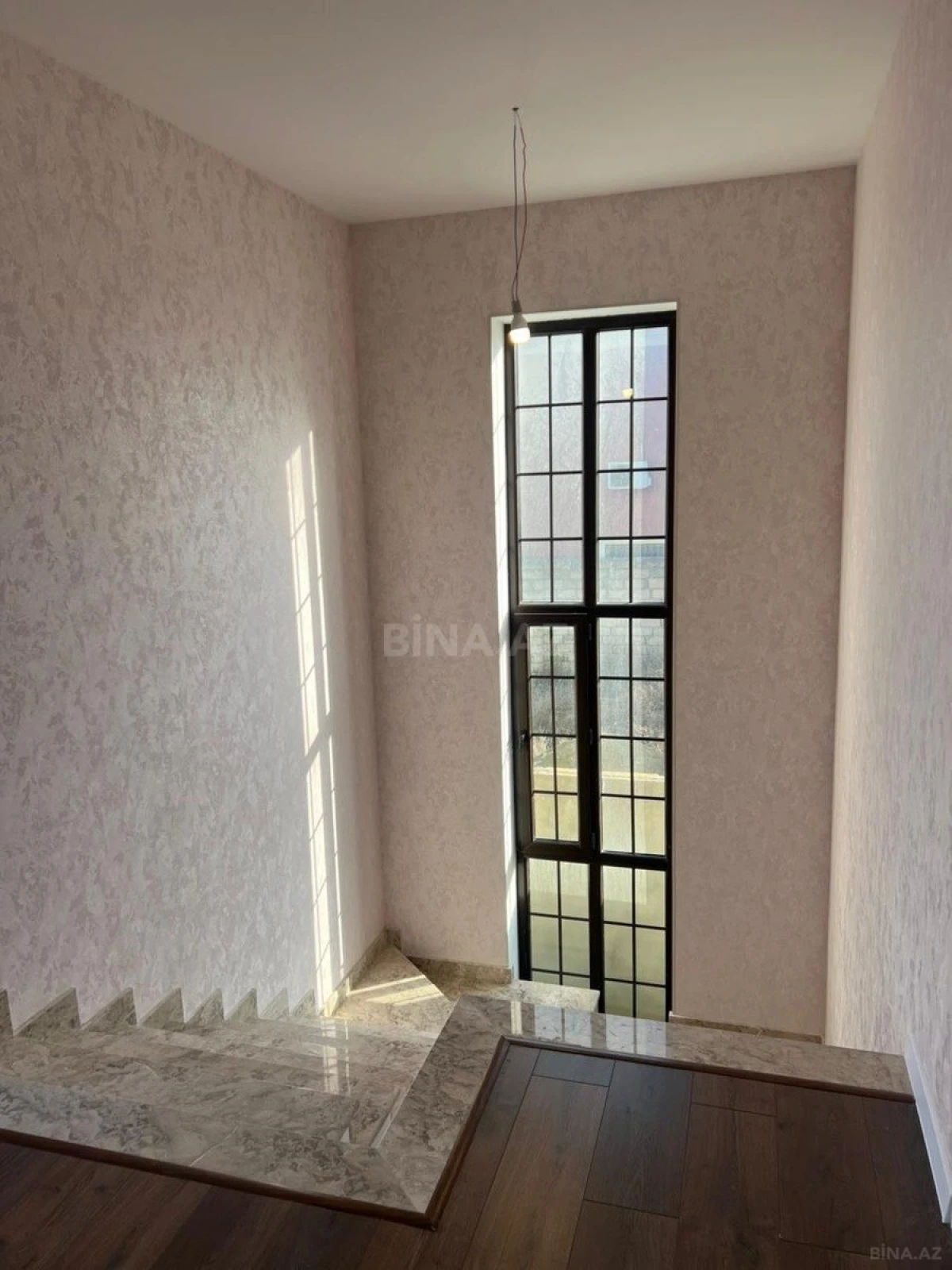 Satılır 5 otaqlı həyət evi 200 m²