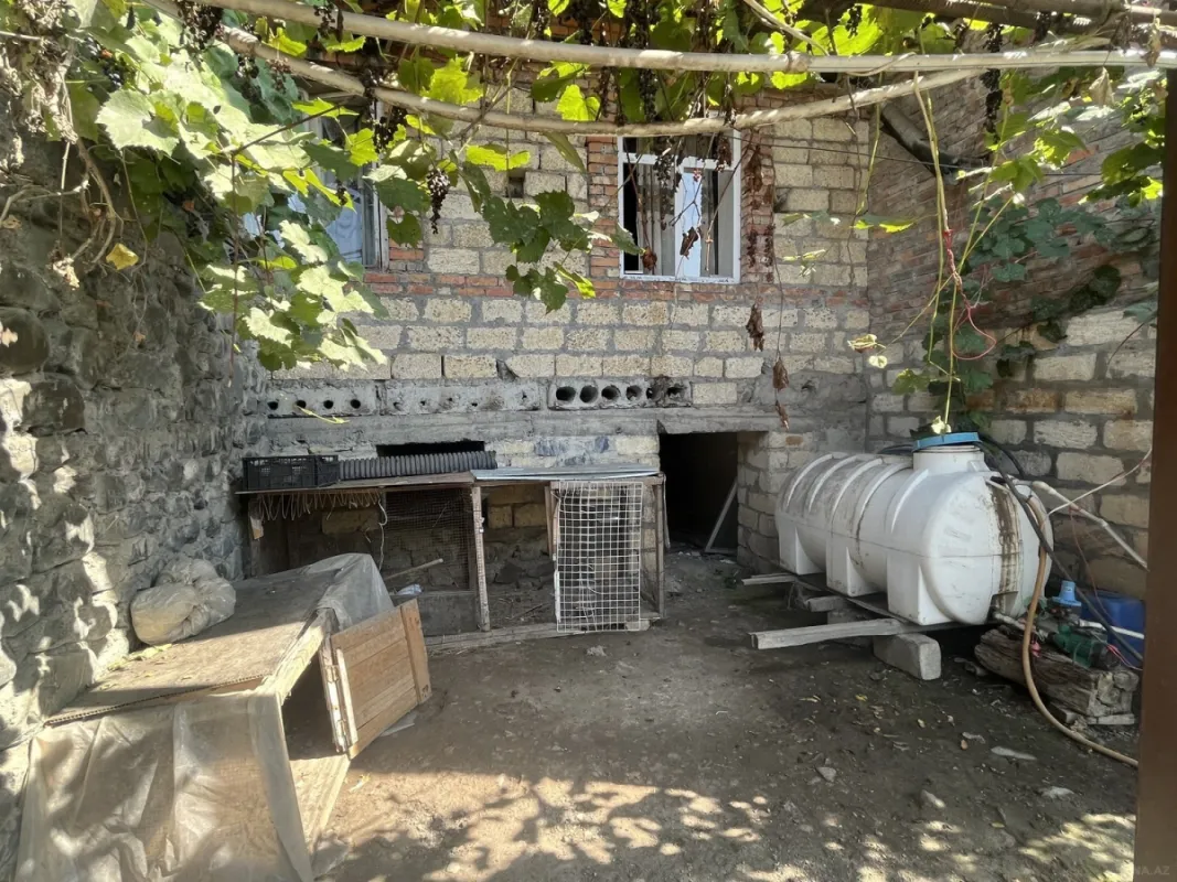 Satılır 6 otaqlı həyət evi 233 m²