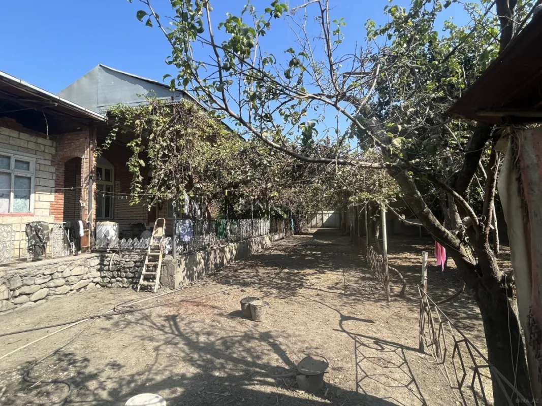 Satılır 6 otaqlı həyət evi 233 m²