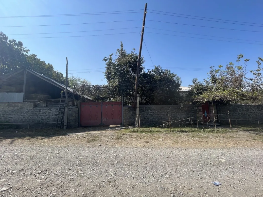 Satılır 6 otaqlı həyət evi 233 m²