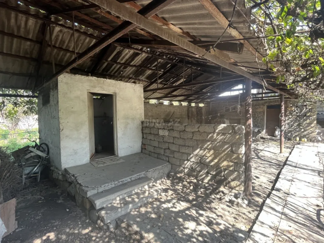 Satılır 6 otaqlı həyət evi 233 m²