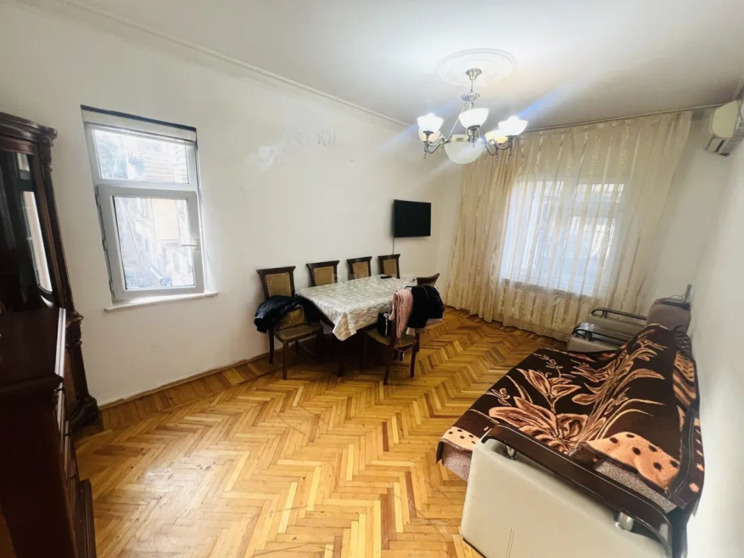 Kirayə verilir 2 otaqlı mənzil 95 m²