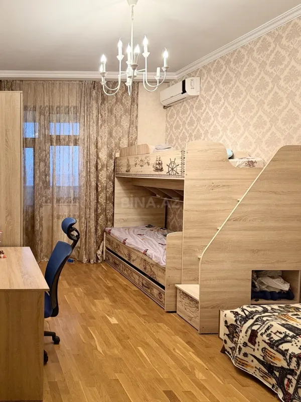 Kirayə verilir 3 otaqlı mənzil 130 m²