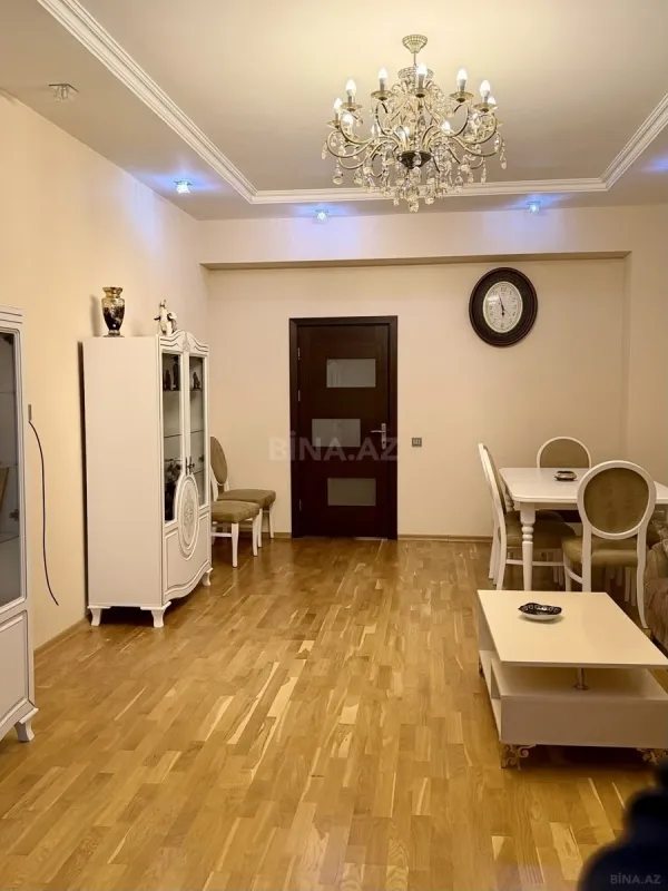 Kirayə verilir 3 otaqlı mənzil 130 m²