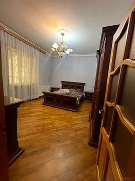 Kirayə verilir 6 otaqlı həyət evi 220 m²