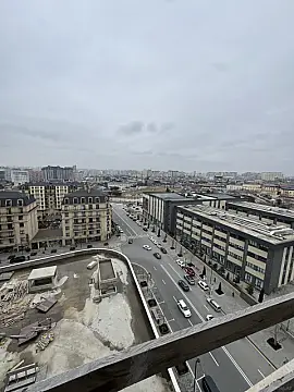 Satılır 3 otaqlı mənzil 180 m²