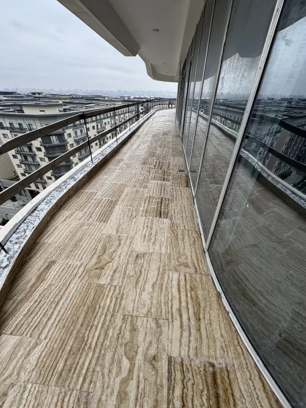 Satılır 3 otaqlı mənzil 180 m²