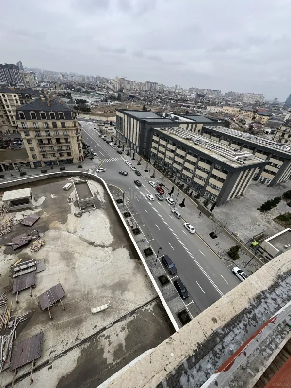 Satılır 3 otaqlı mənzil 180 m²