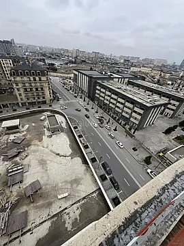 Satılır 3 otaqlı mənzil 180 m²