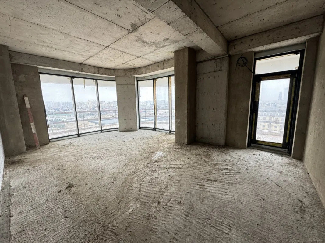 Satılır 3 otaqlı mənzil 180 m²