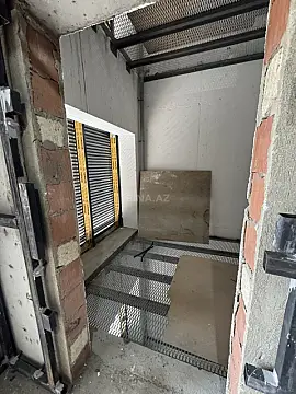 Satılır 3 otaqlı mənzil 180 m²