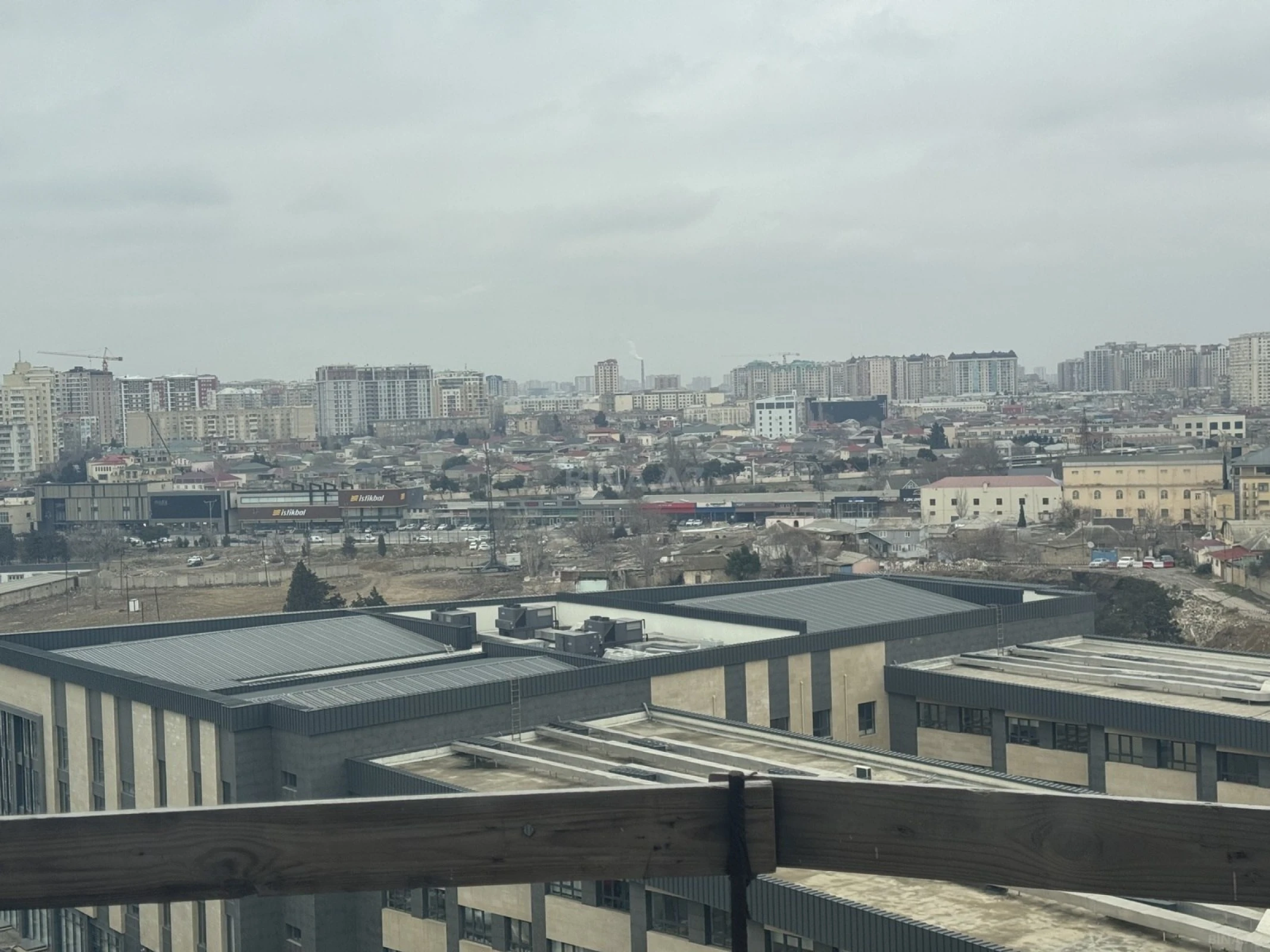 Satılır 3 otaqlı mənzil 180 m²