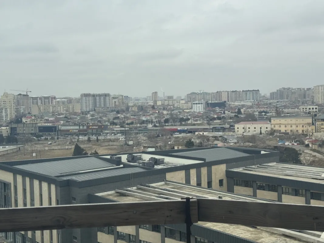 Satılır 3 otaqlı mənzil 180 m²