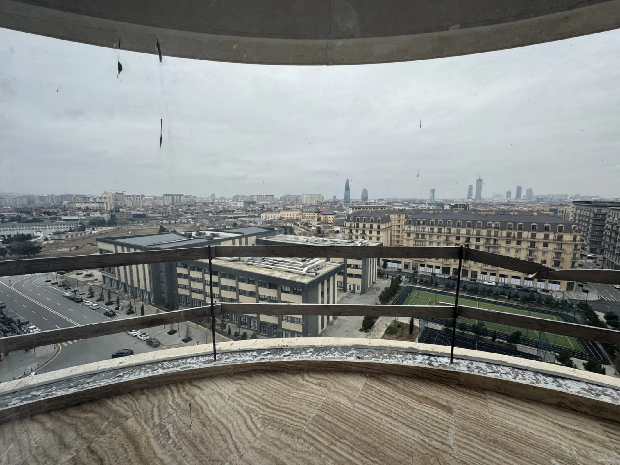 Satılır 3 otaqlı mənzil 180 m²