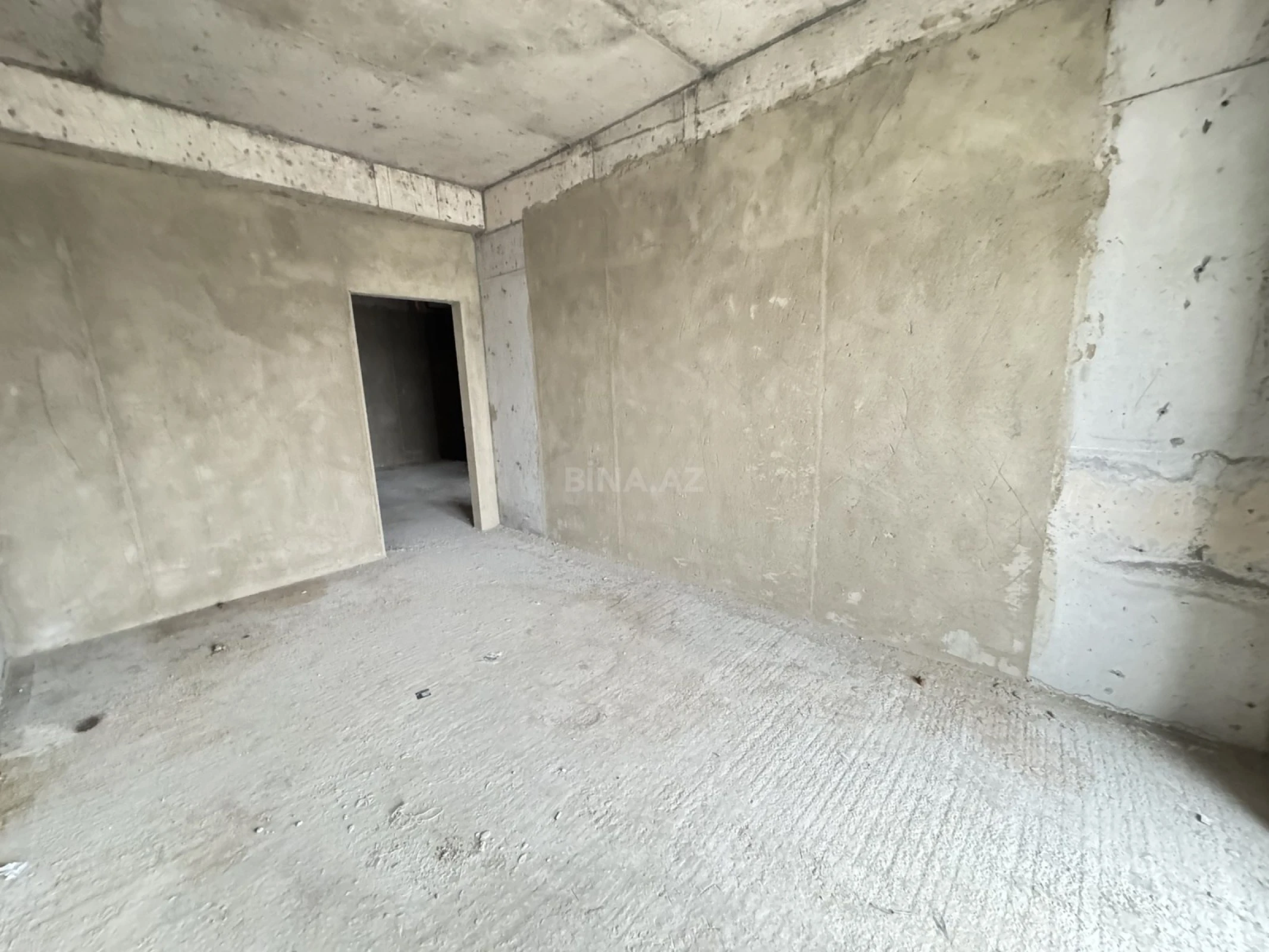 Satılır 3 otaqlı mənzil 180 m²