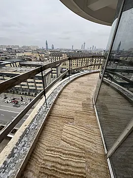 Satılır 3 otaqlı mənzil 180 m²