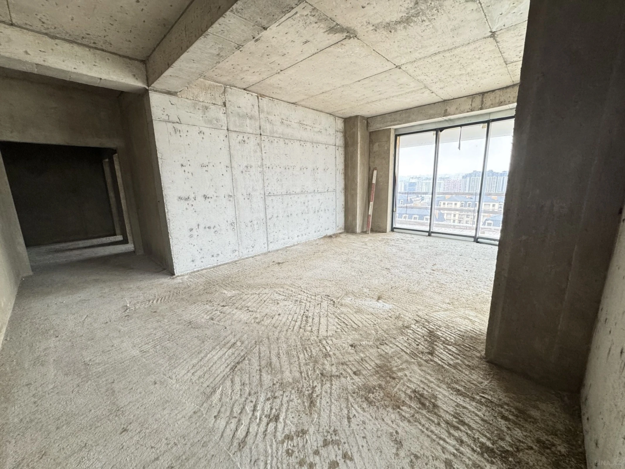 Satılır 3 otaqlı mənzil 180 m²