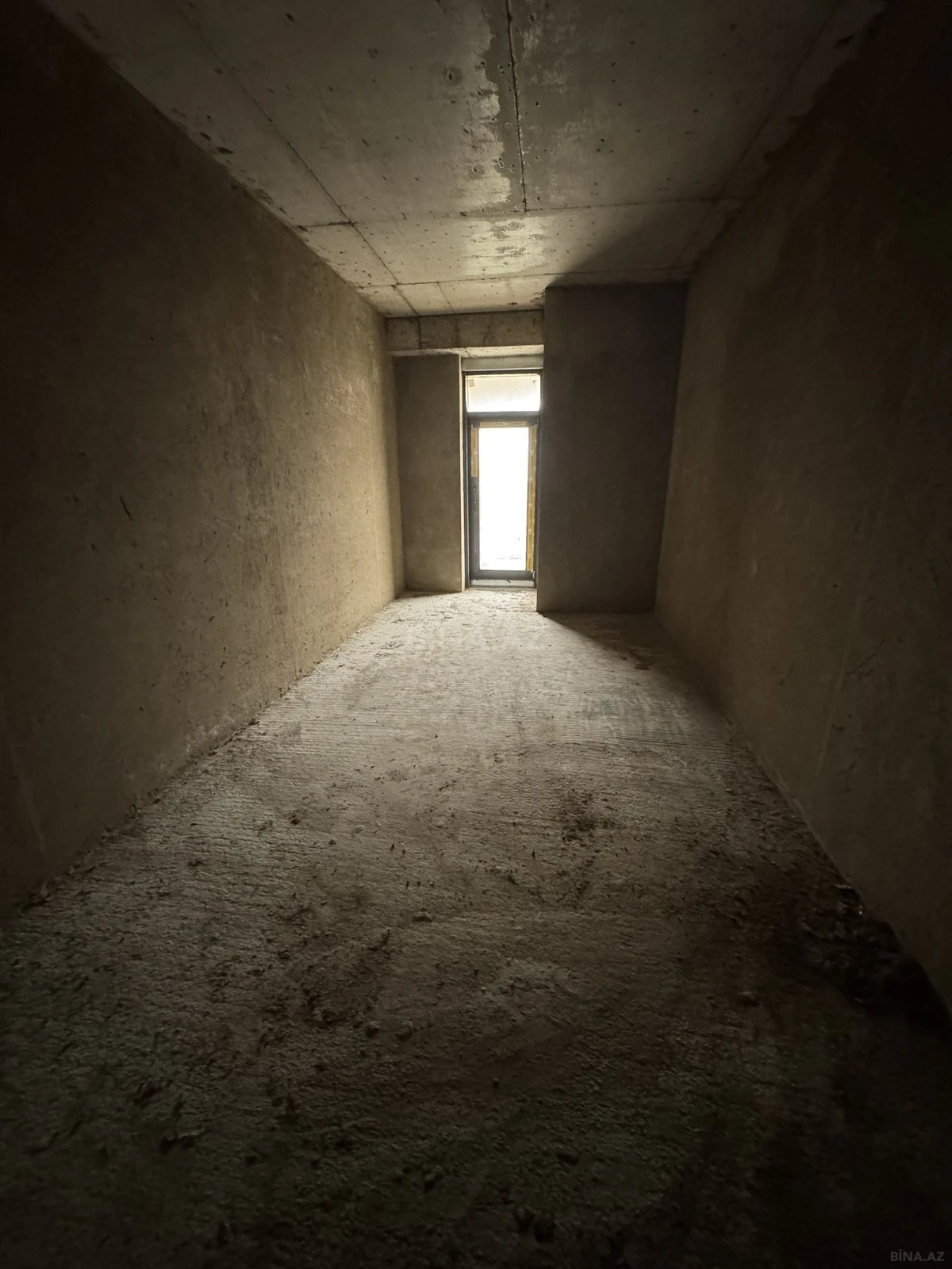 Satılır 3 otaqlı mənzil 180 m²