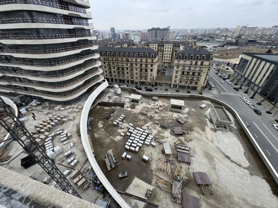 Satılır 3 otaqlı mənzil 180 m²