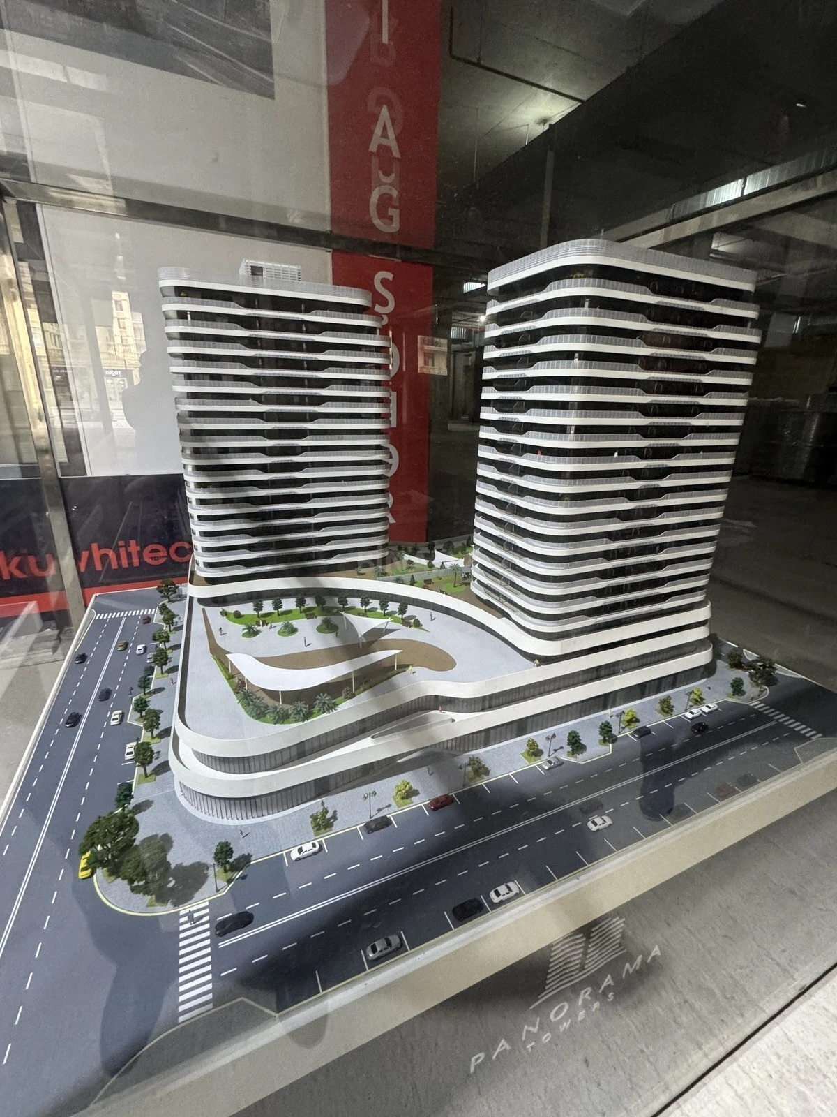 Satılır 3 otaqlı mənzil 180 m²