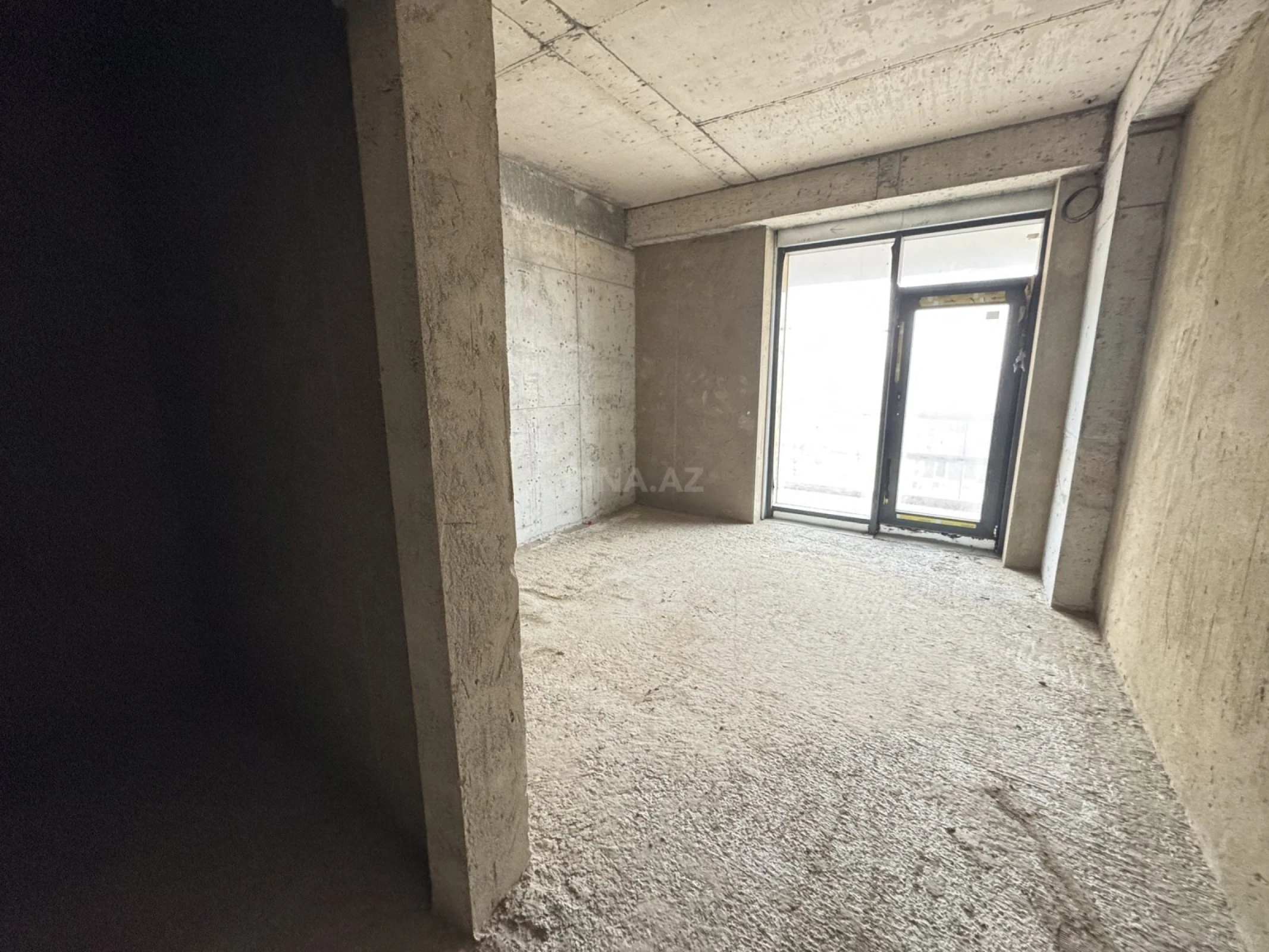 Satılır 3 otaqlı mənzil 180 m²