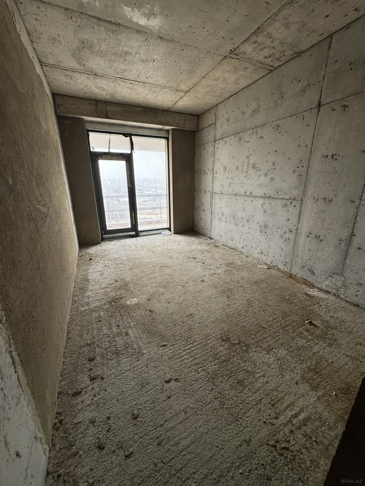 Satılır 3 otaqlı mənzil 180 m²