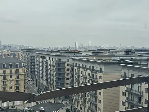 Satılır 3 otaqlı mənzil 180 m²