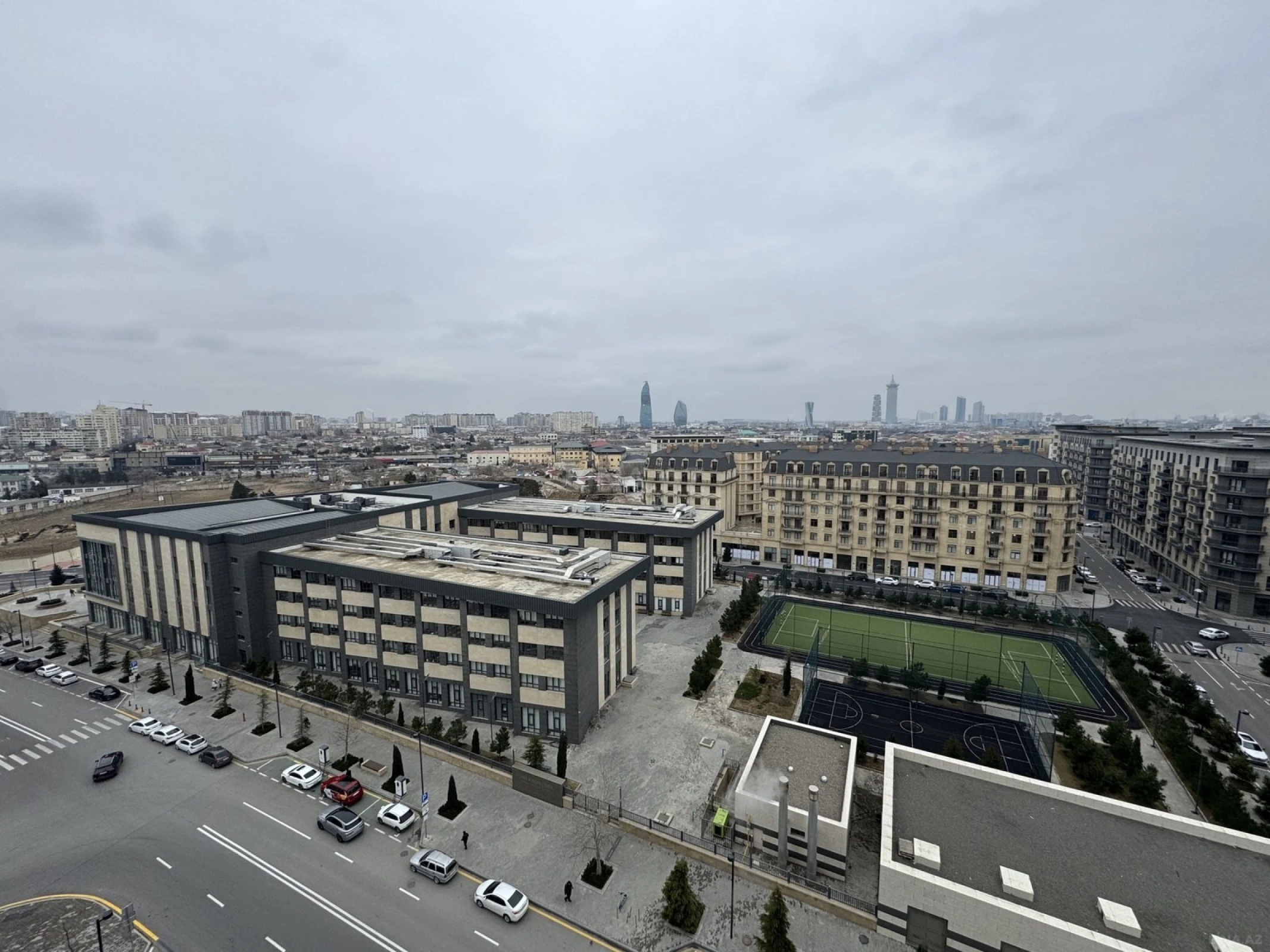 Satılır 3 otaqlı mənzil 180 m²