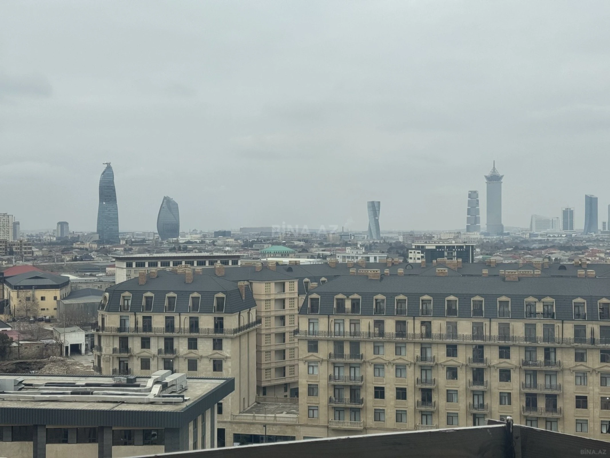 Satılır 3 otaqlı mənzil 180 m²