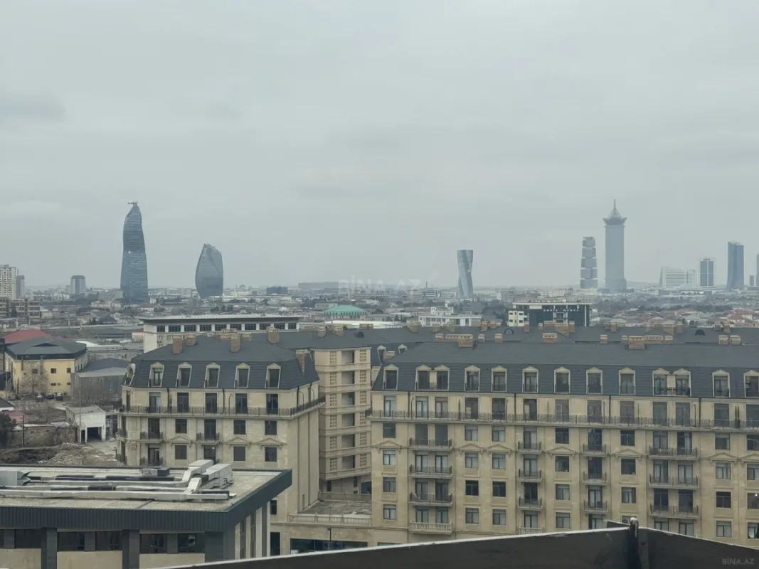 Satılır 3 otaqlı mənzil 180 m²