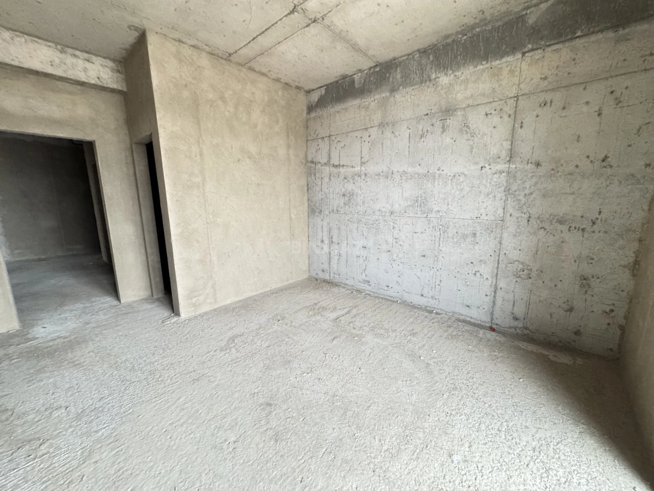 Satılır 3 otaqlı mənzil 180 m²