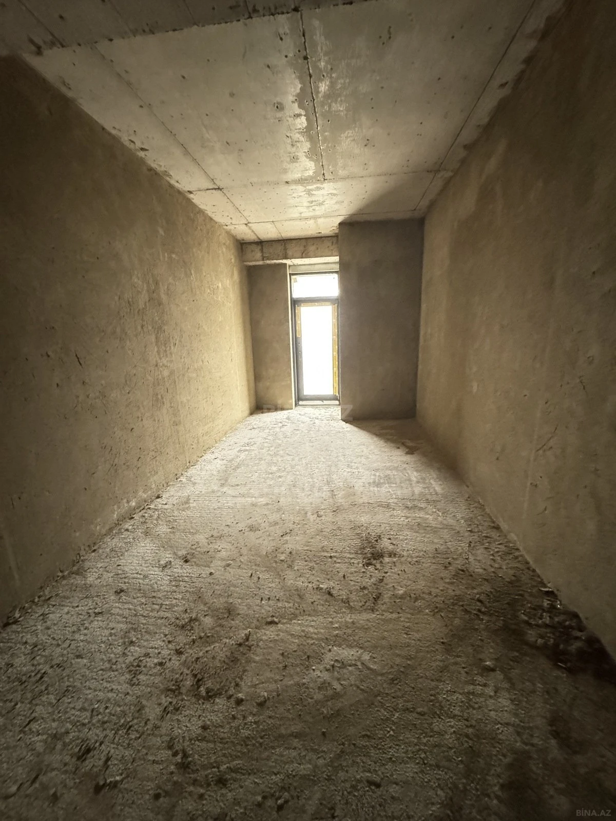 Satılır 3 otaqlı mənzil 180 m²