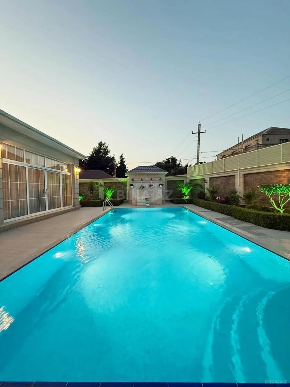 Kirayə verilir 6 otaqlı həyət evi 500 m²