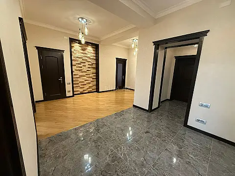 Kirayə verilir 3 otaqlı mənzil 153 m²