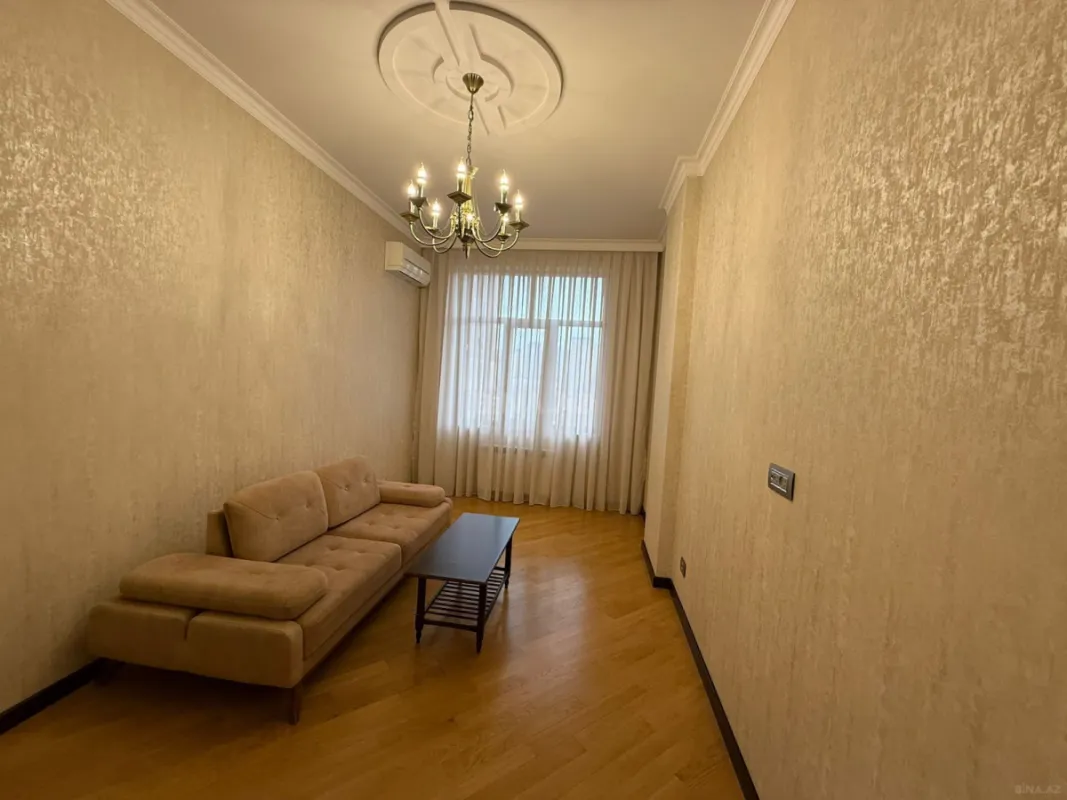 Kirayə verilir 3 otaqlı mənzil 153 m²