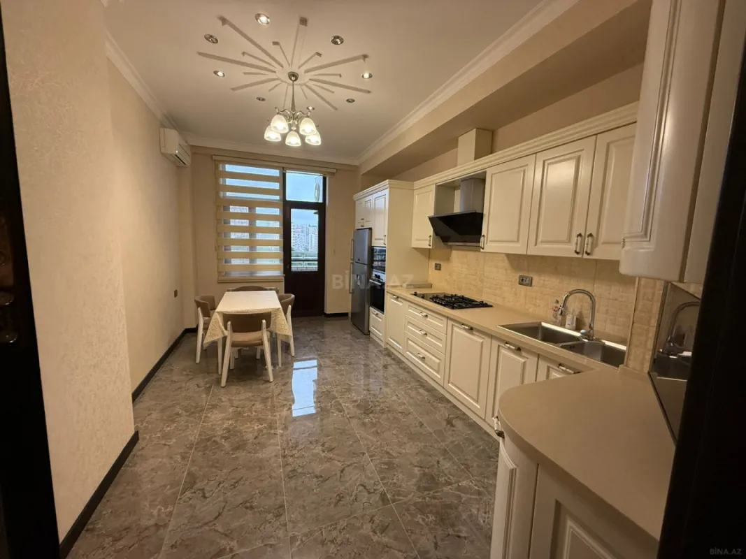 Kirayə verilir 3 otaqlı mənzil 153 m²