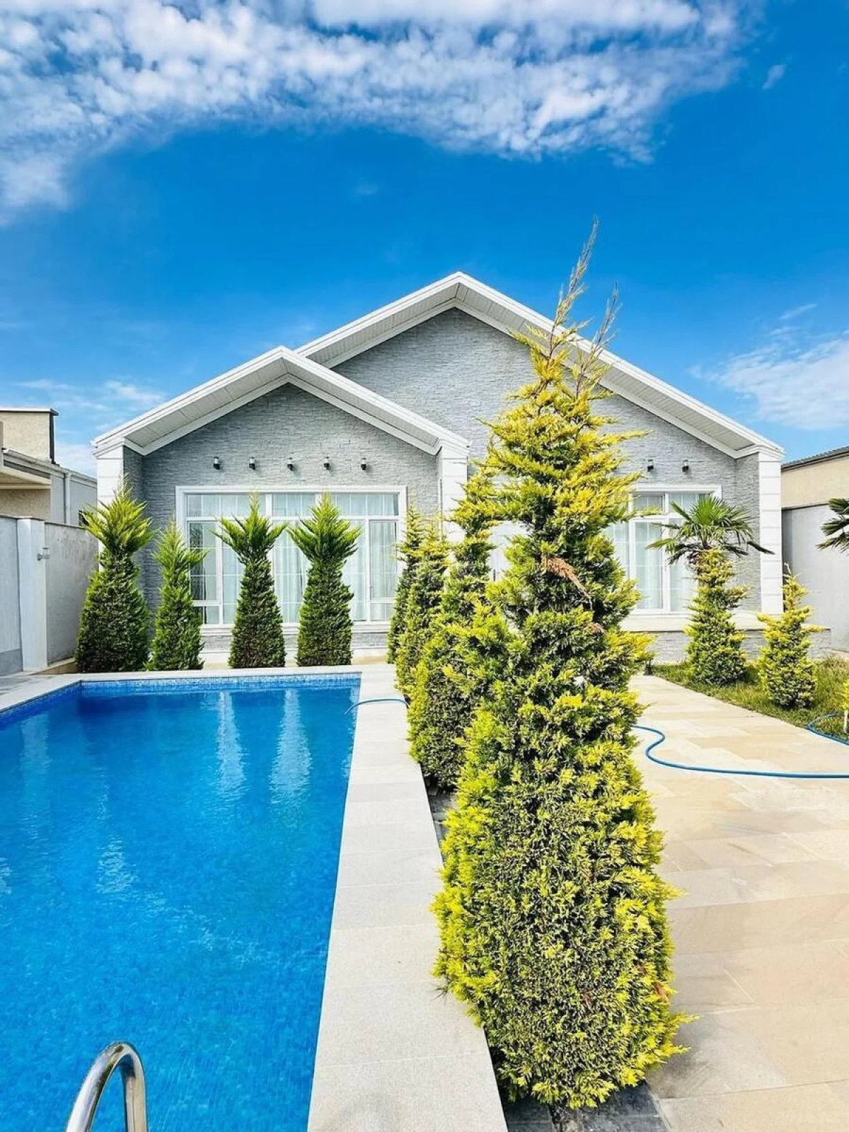 Kirayə verilir 4 otaqlı həyət evi 240 m²