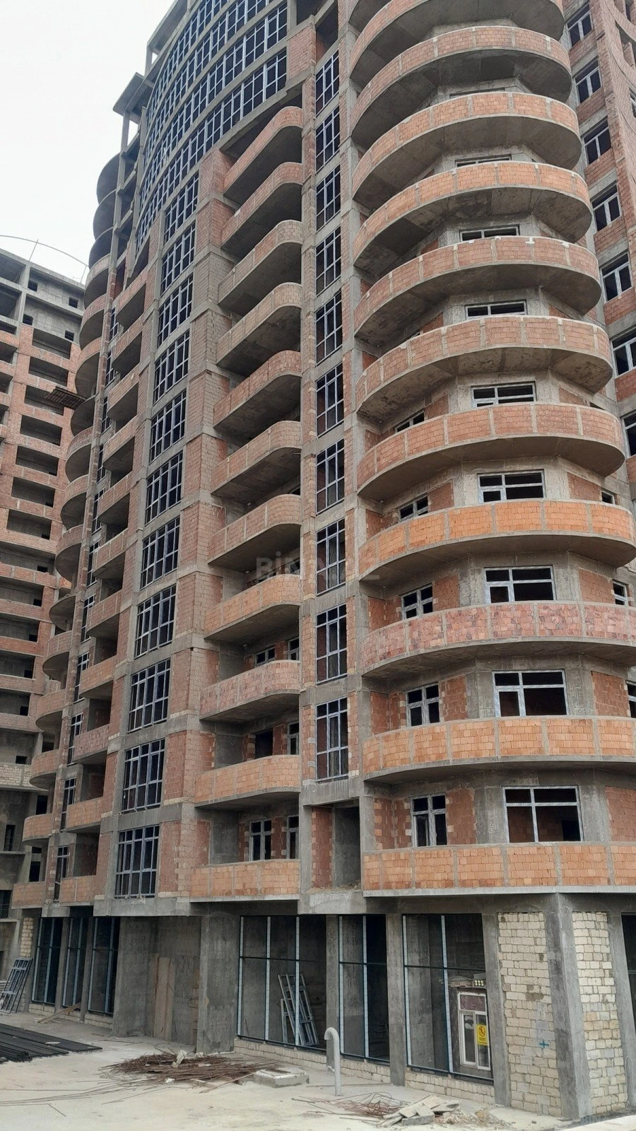 Satılır 2 otaqlı mənzil 83.2 m²