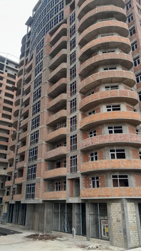 Satılır 2 otaqlı mənzil 83.2 m²