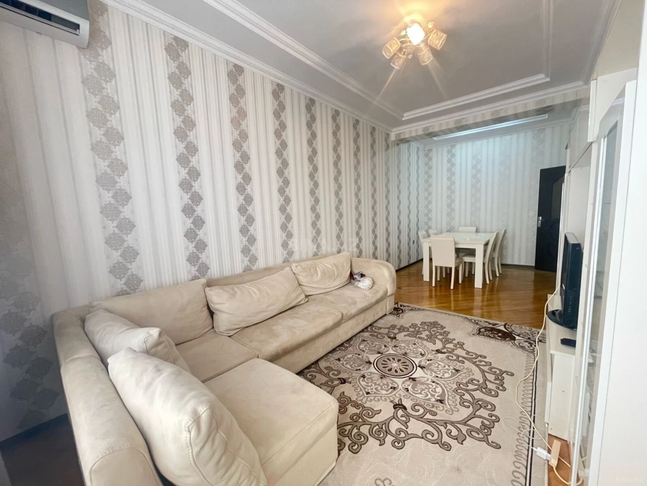 Kirayə verilir 2 otaqlı mənzil 75 m²