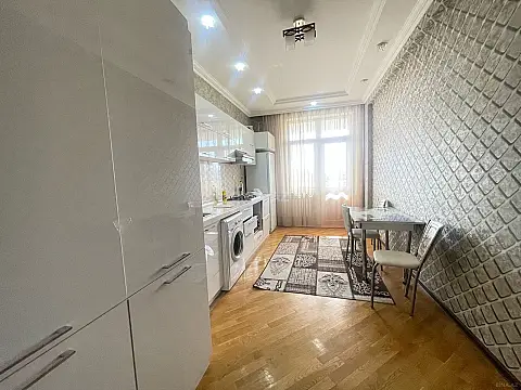 Kirayə verilir 2 otaqlı mənzil 75 m²
