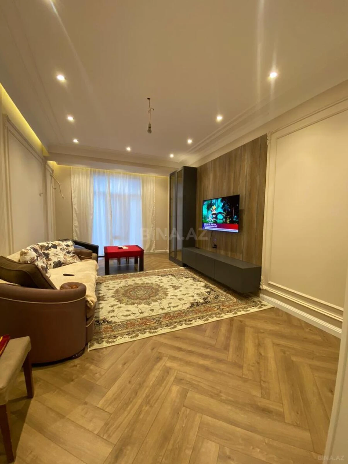 Satılır 4 otaqlı mənzil 138 m²