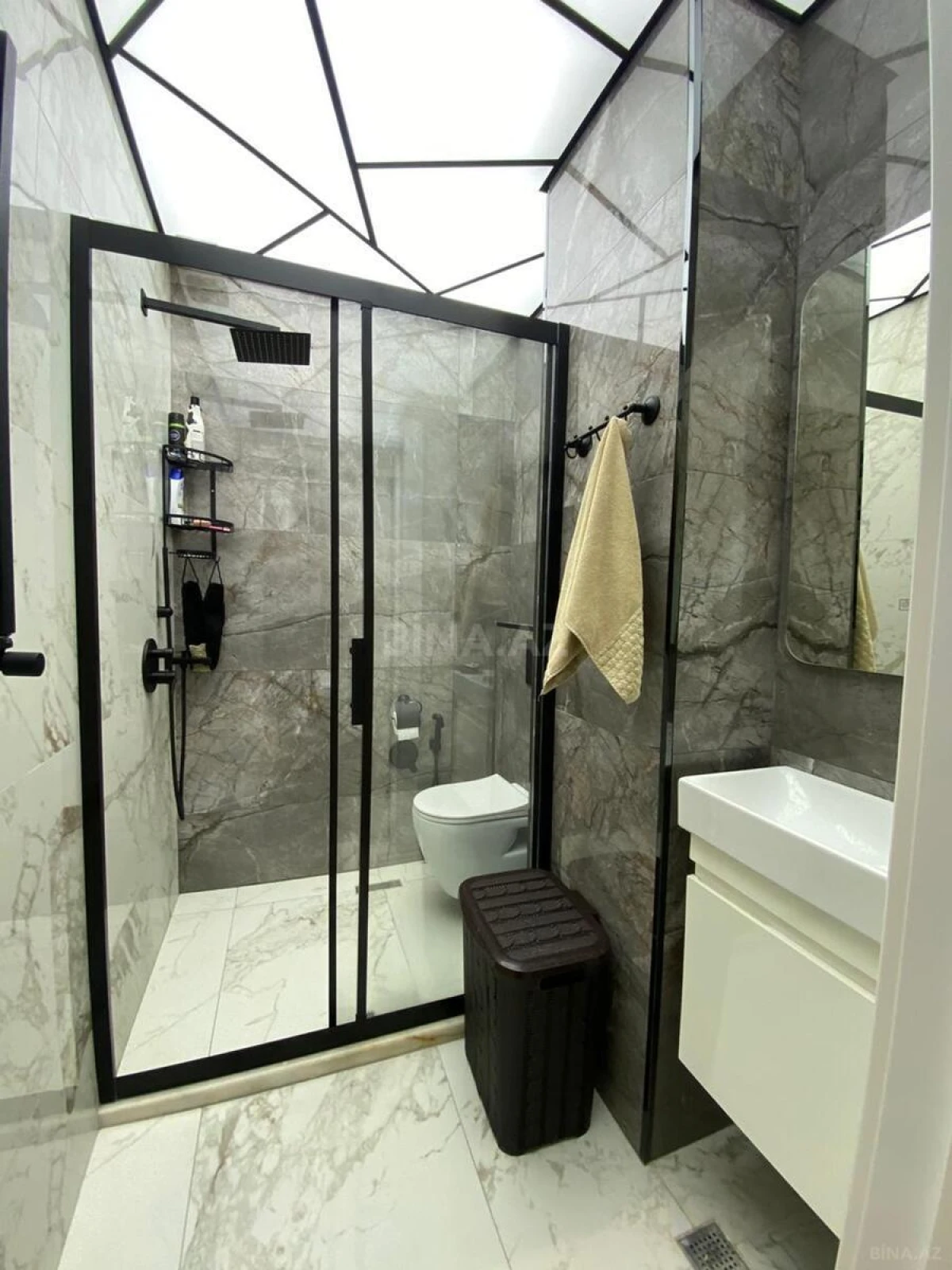 Satılır 4 otaqlı mənzil 138 m²