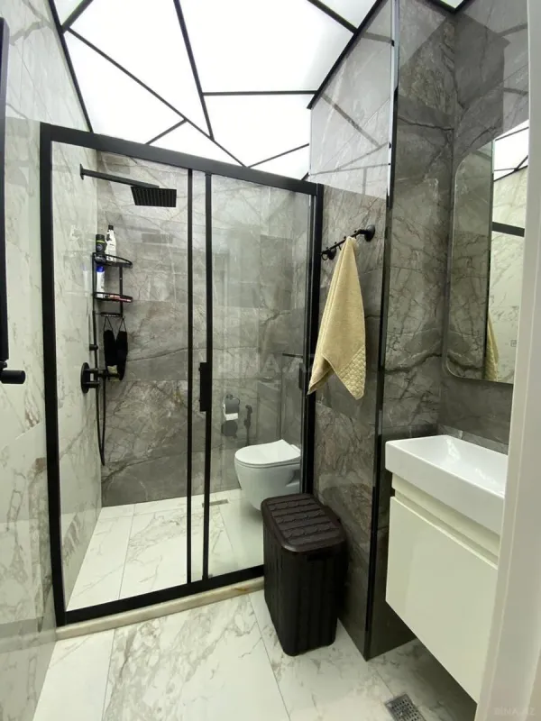 Satılır 4 otaqlı mənzil 138 m²