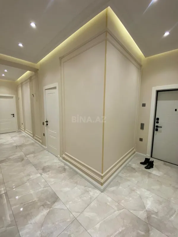 Satılır 4 otaqlı mənzil 138 m²