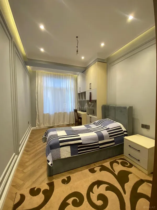 Satılır 4 otaqlı mənzil 138 m²